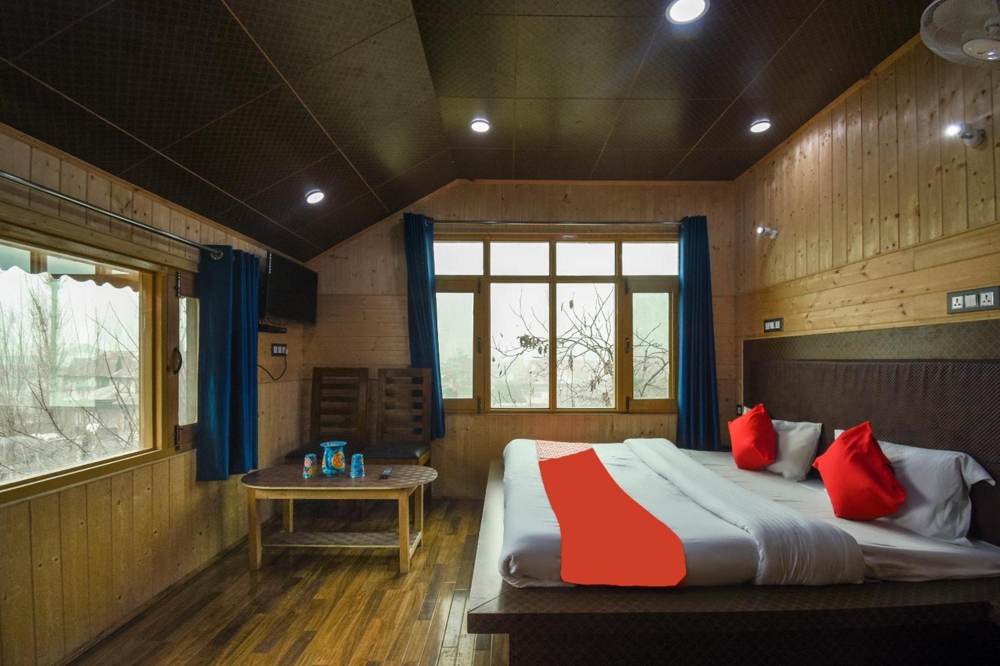 Durgjan Oyo Hotel New Divine Kashmir מראה חיצוני תמונה