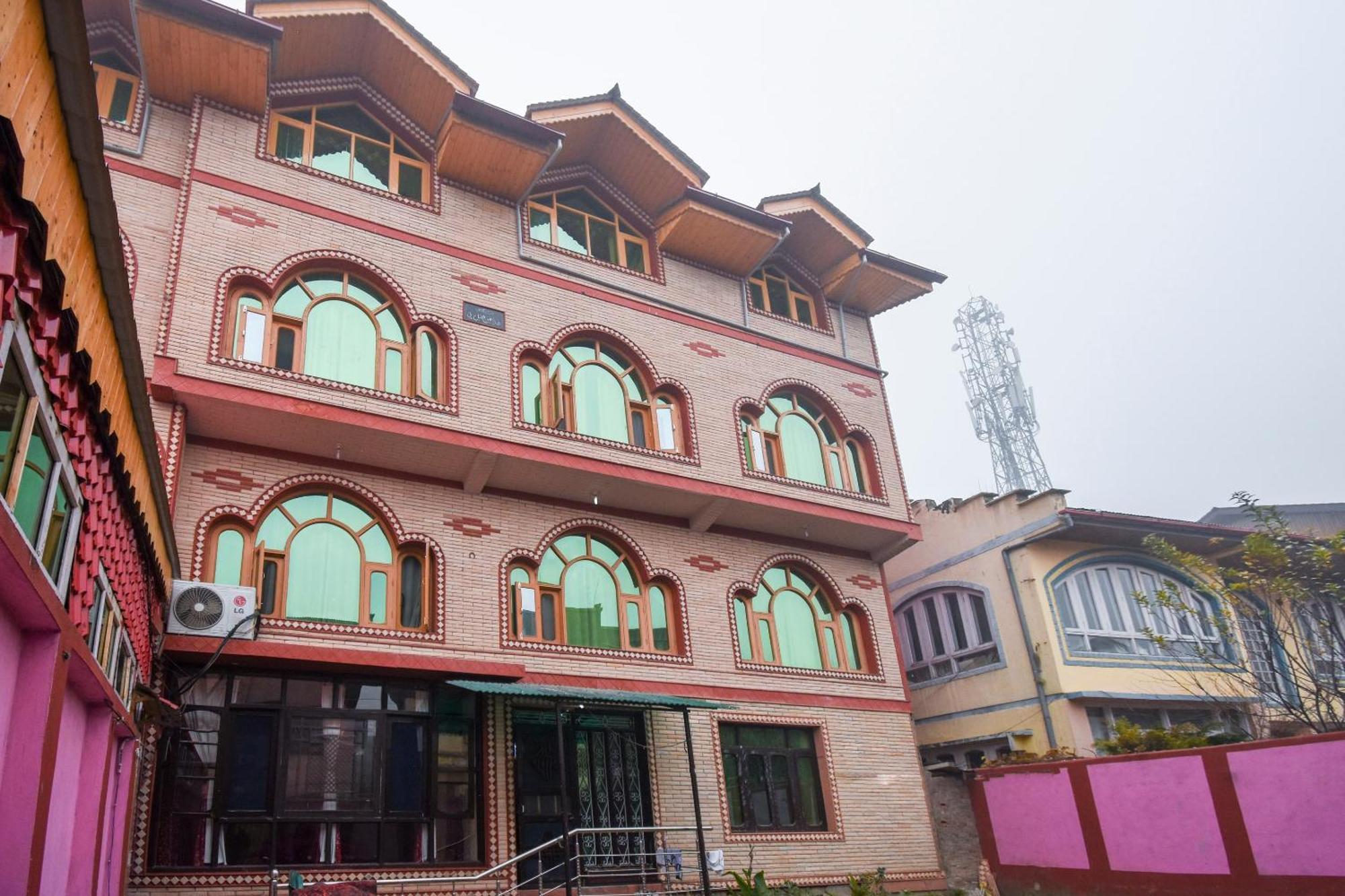 Durgjan Oyo Hotel New Divine Kashmir מראה חיצוני תמונה